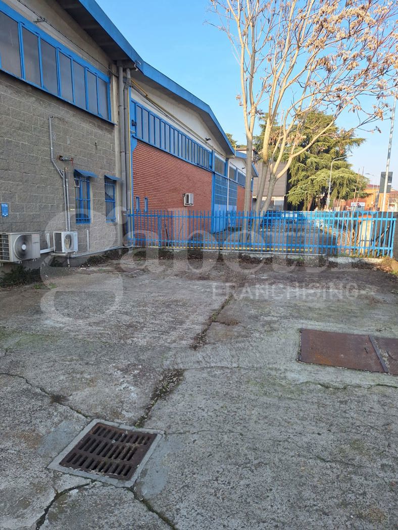 Capannone in affitto a Rozzano