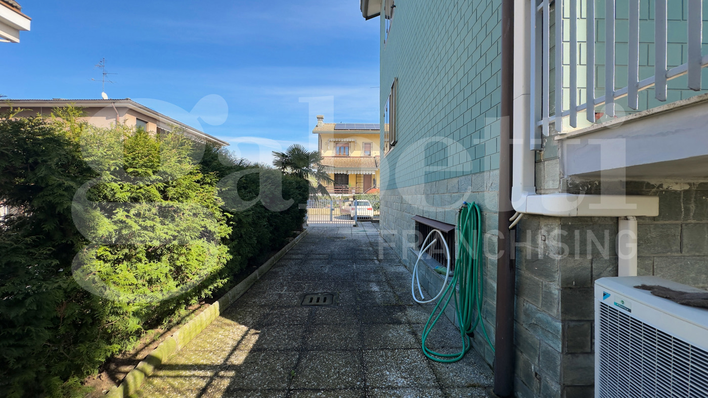 Villa Bifamiliare con giardino a Pieve Emanuele