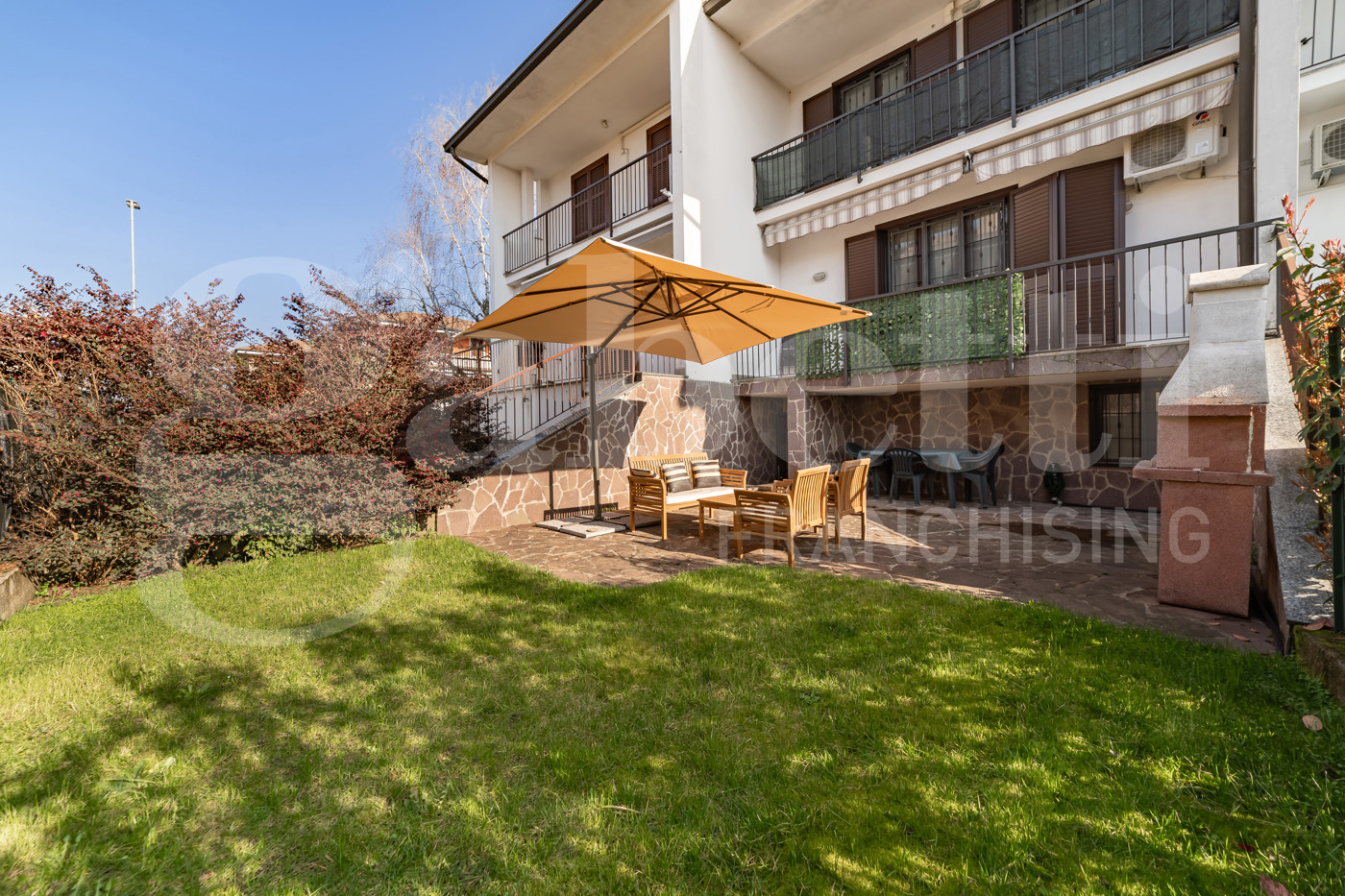 Villa con giardino a Cisliano