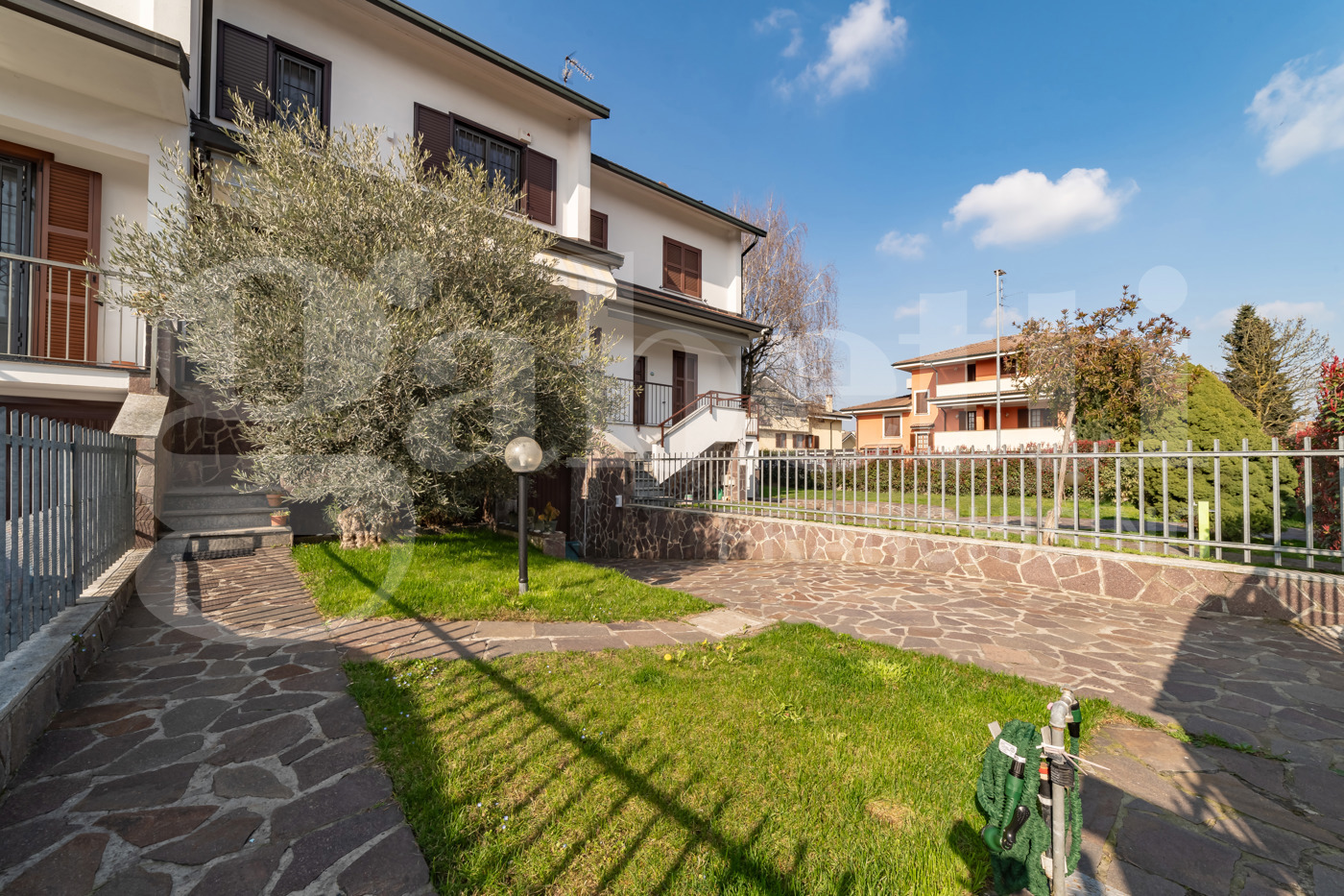 Villa con giardino a Cisliano