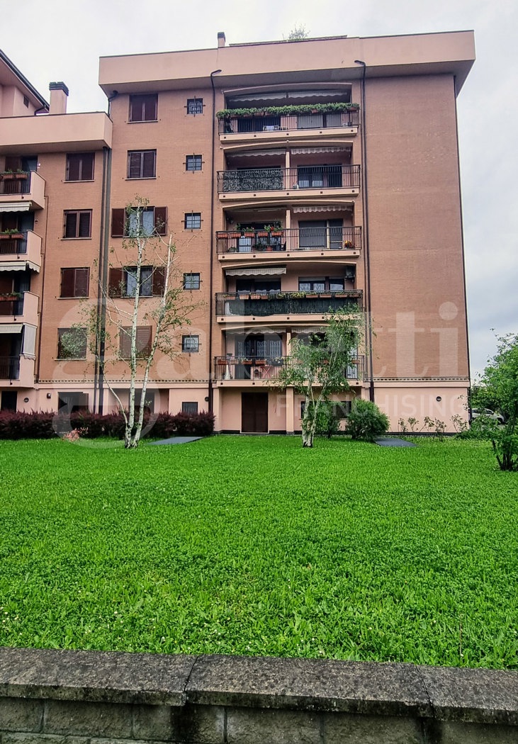 Trilocale arredato in affitto a Rozzano