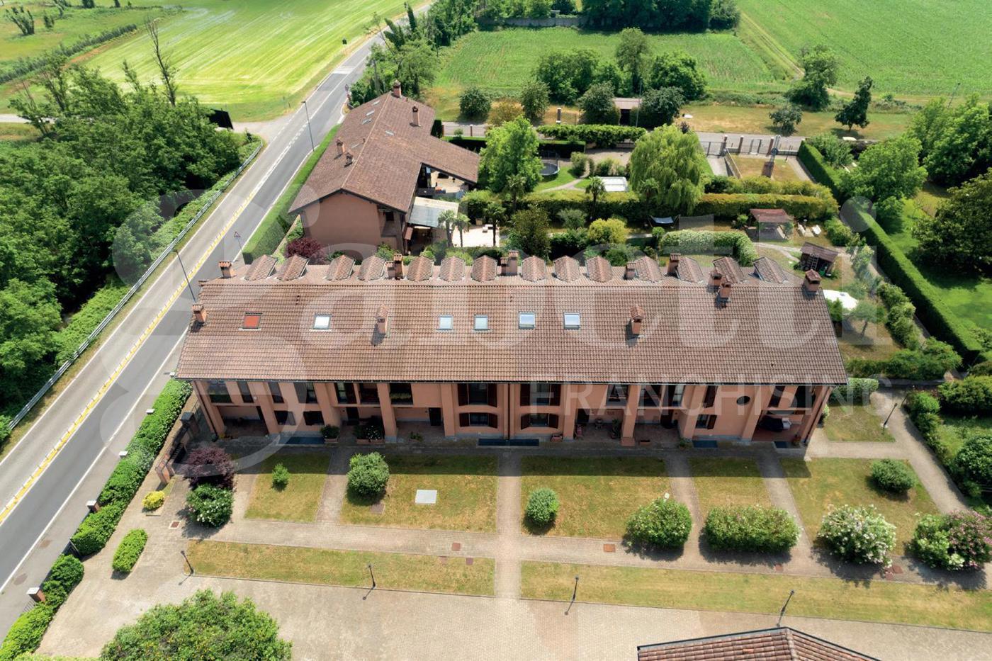 Villa con giardino a Rozzano