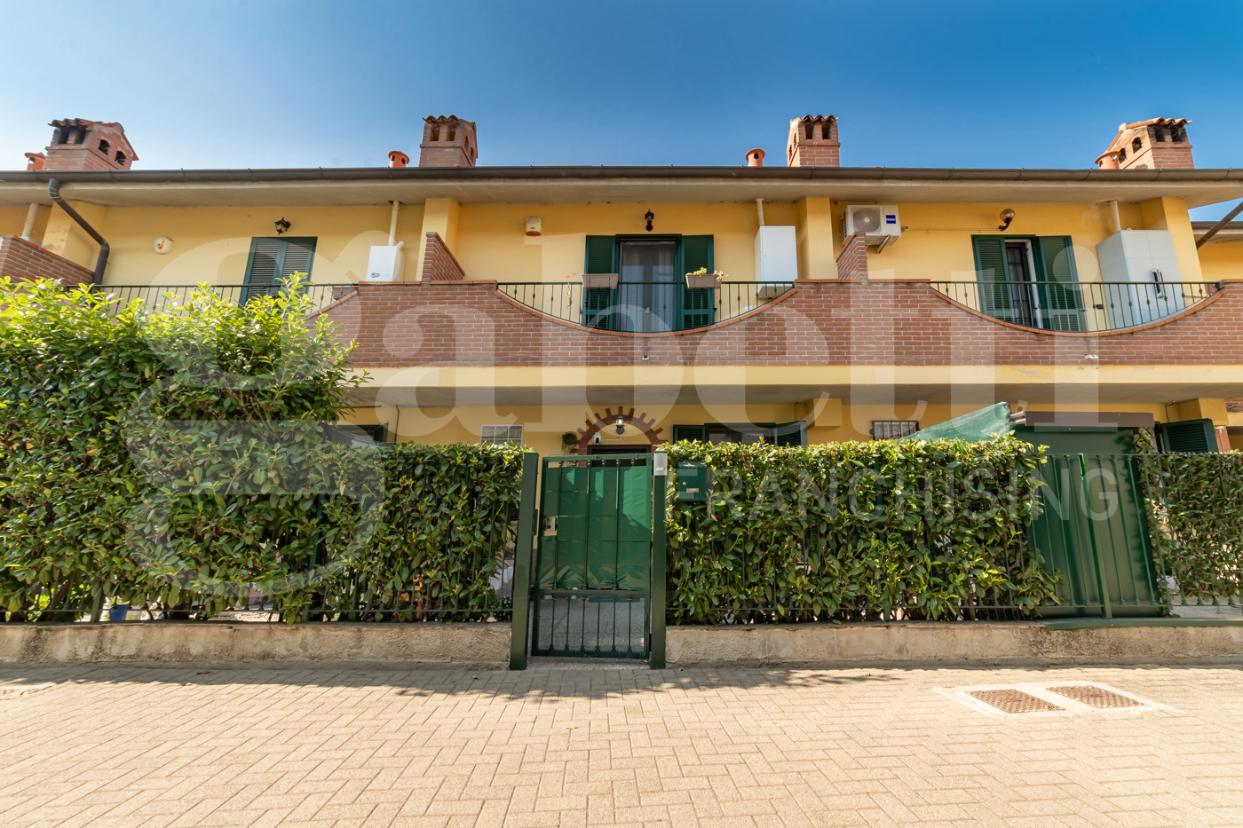Villa con giardino a Vellezzo Bellini