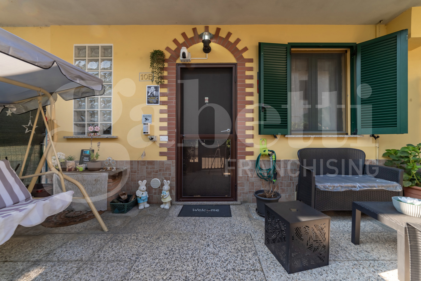Villa con giardino a Vellezzo Bellini