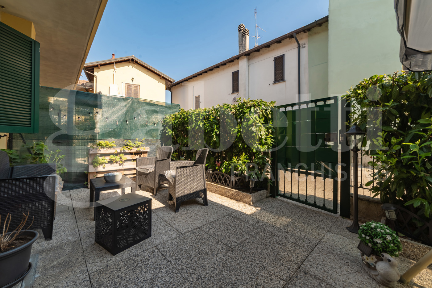 Villa con giardino a Vellezzo Bellini