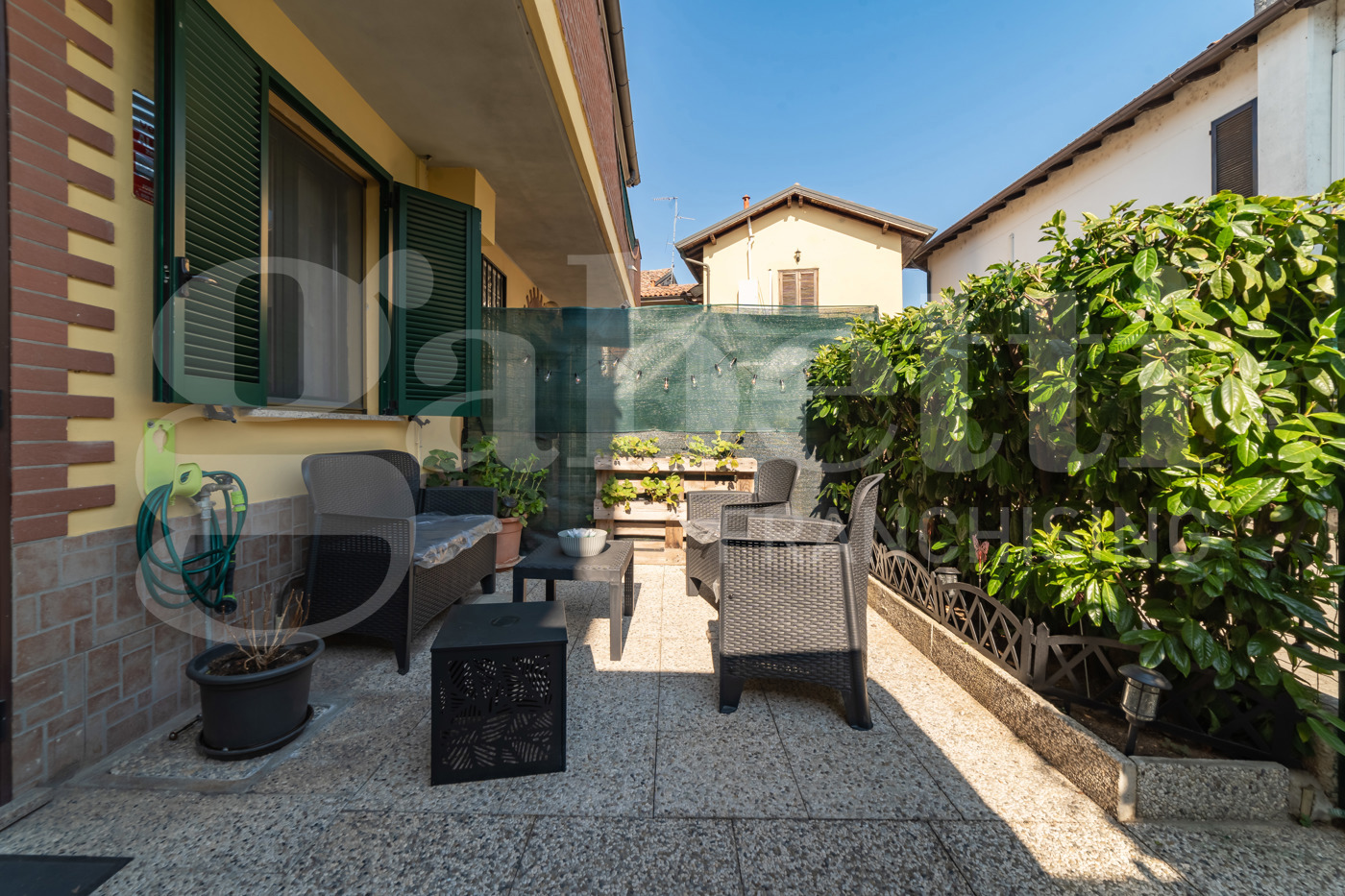 Villa con giardino a Vellezzo Bellini