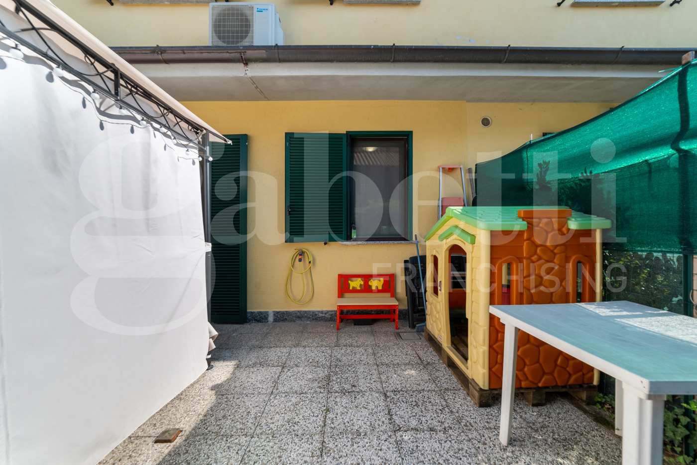 Villa con giardino a Vellezzo Bellini