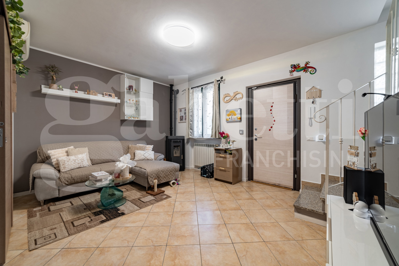 Villa con giardino a Vellezzo Bellini
