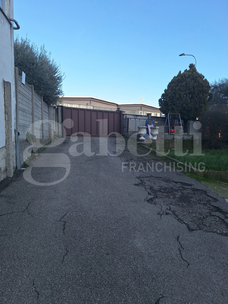 Villa con giardino a Rozzano
