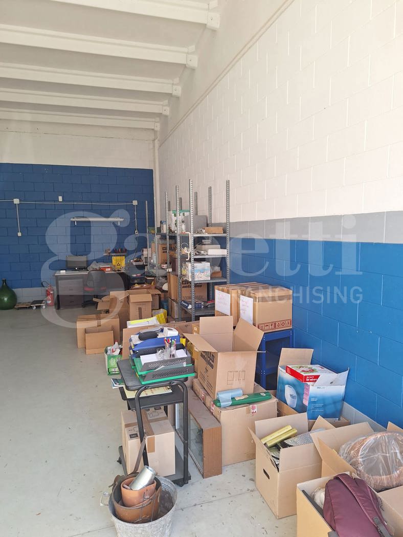 Capannone con box doppio a Rozzano