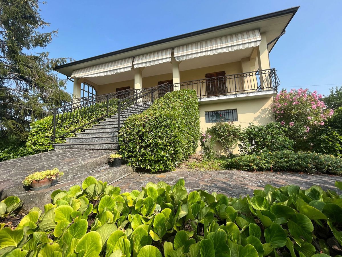 Villa con giardino a Colli Verdi