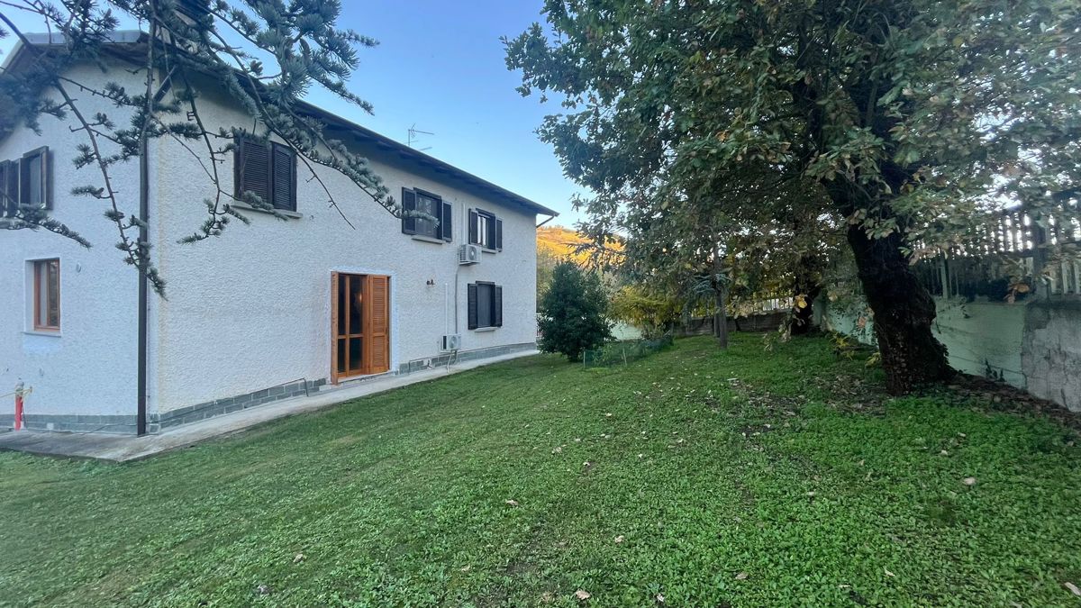 Villa in vendita a Montalto Pavese