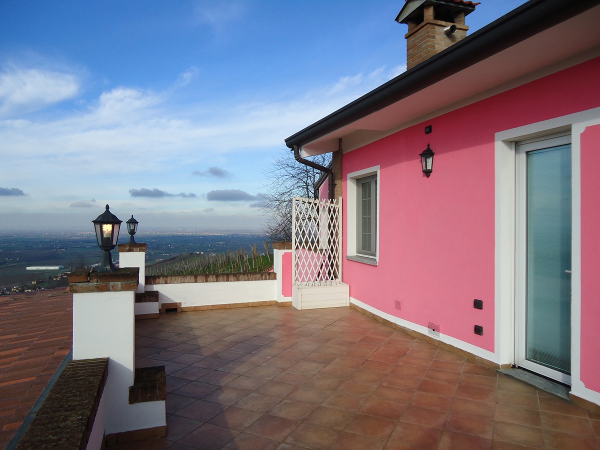 Villa con giardino a Pietra de' Giorgi