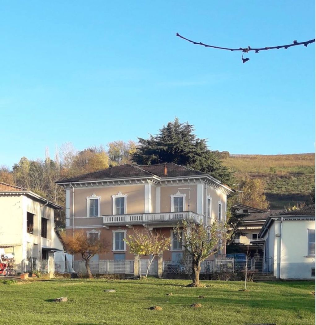 Villa con giardino a Broni