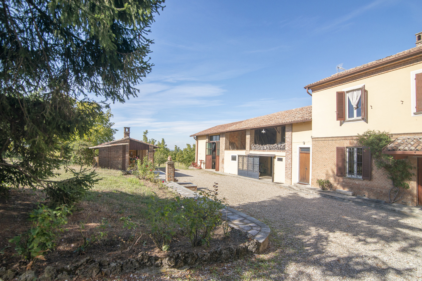 Rustico con giardino a Torricella Verzate