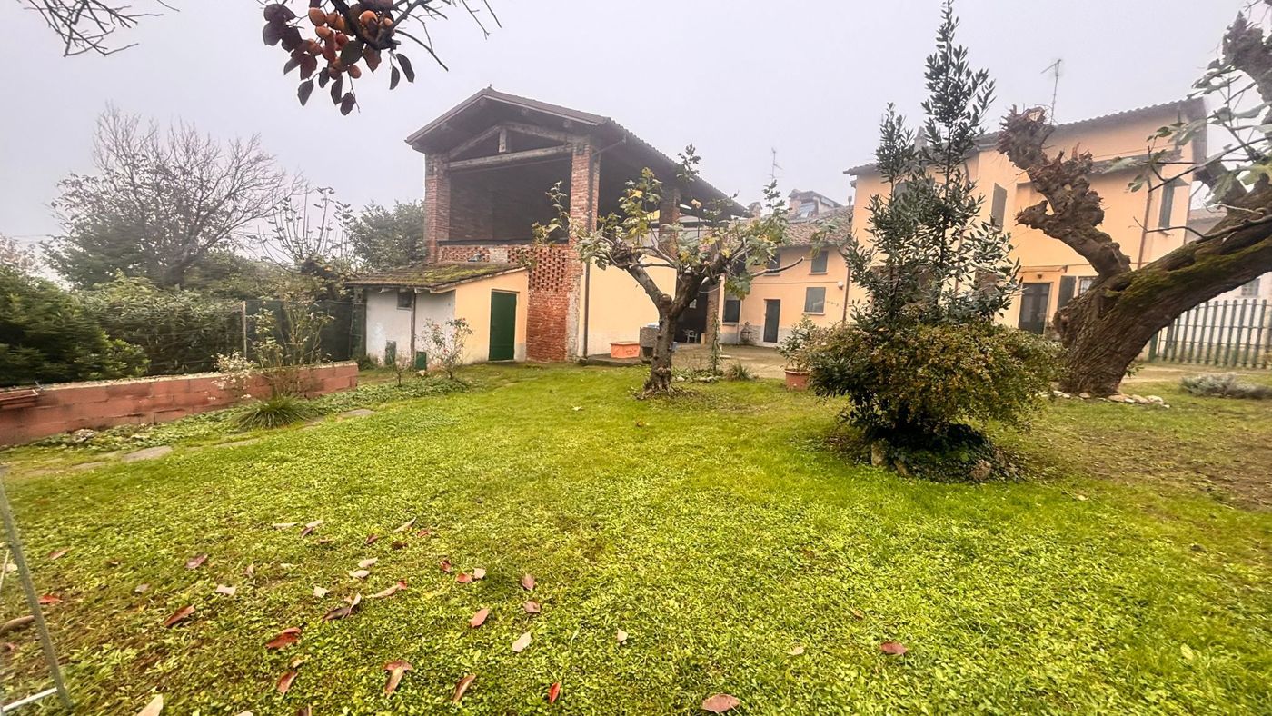 Casa indipendente con giardino a Stradella