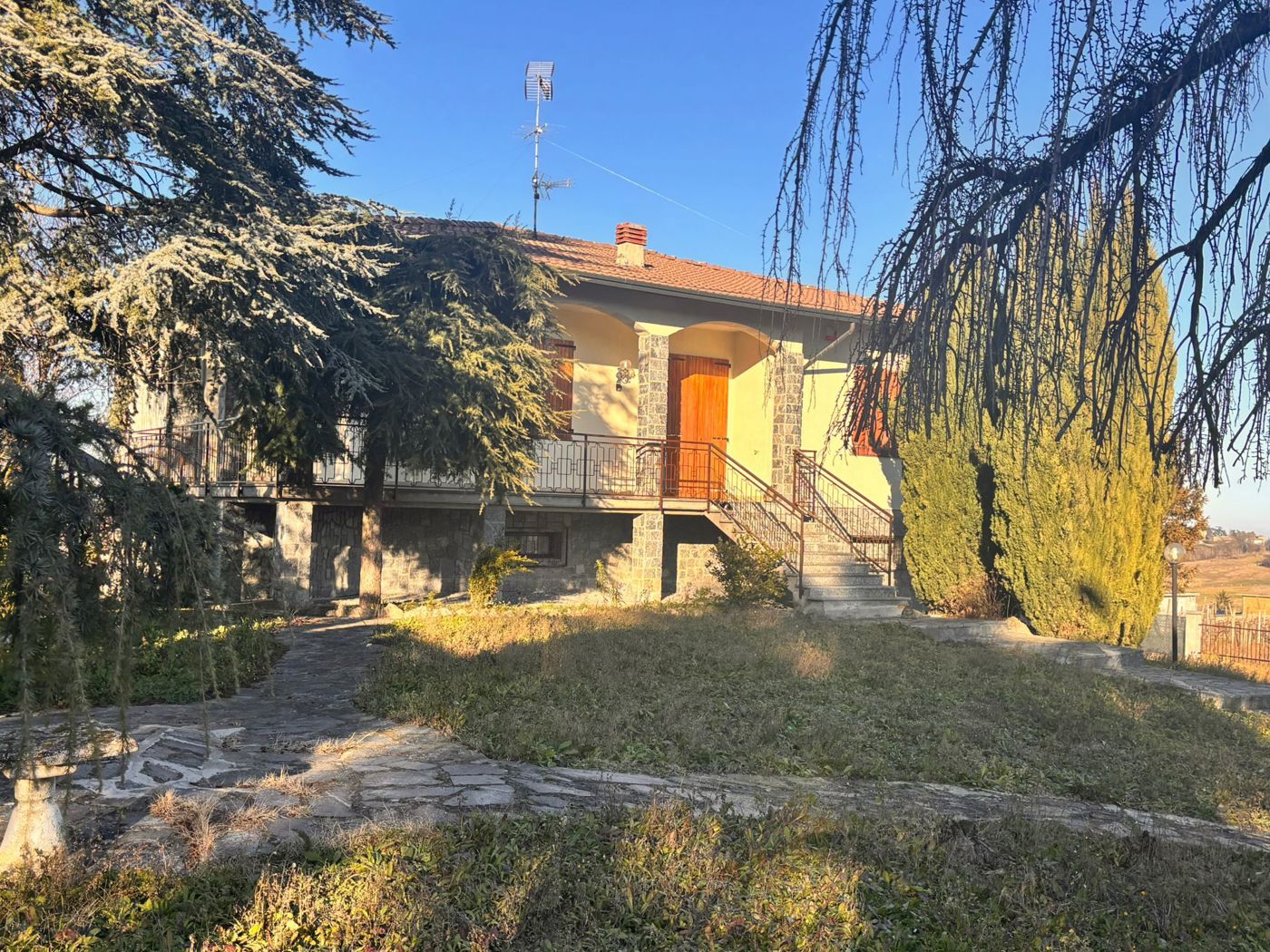 Villa con giardino a Rovescala