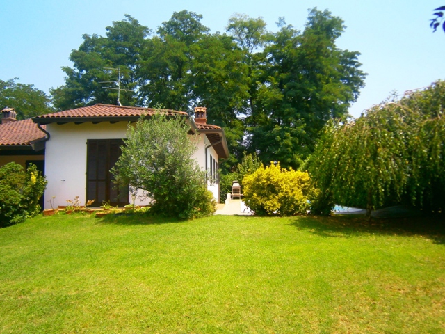 Villa con giardino a Stradella