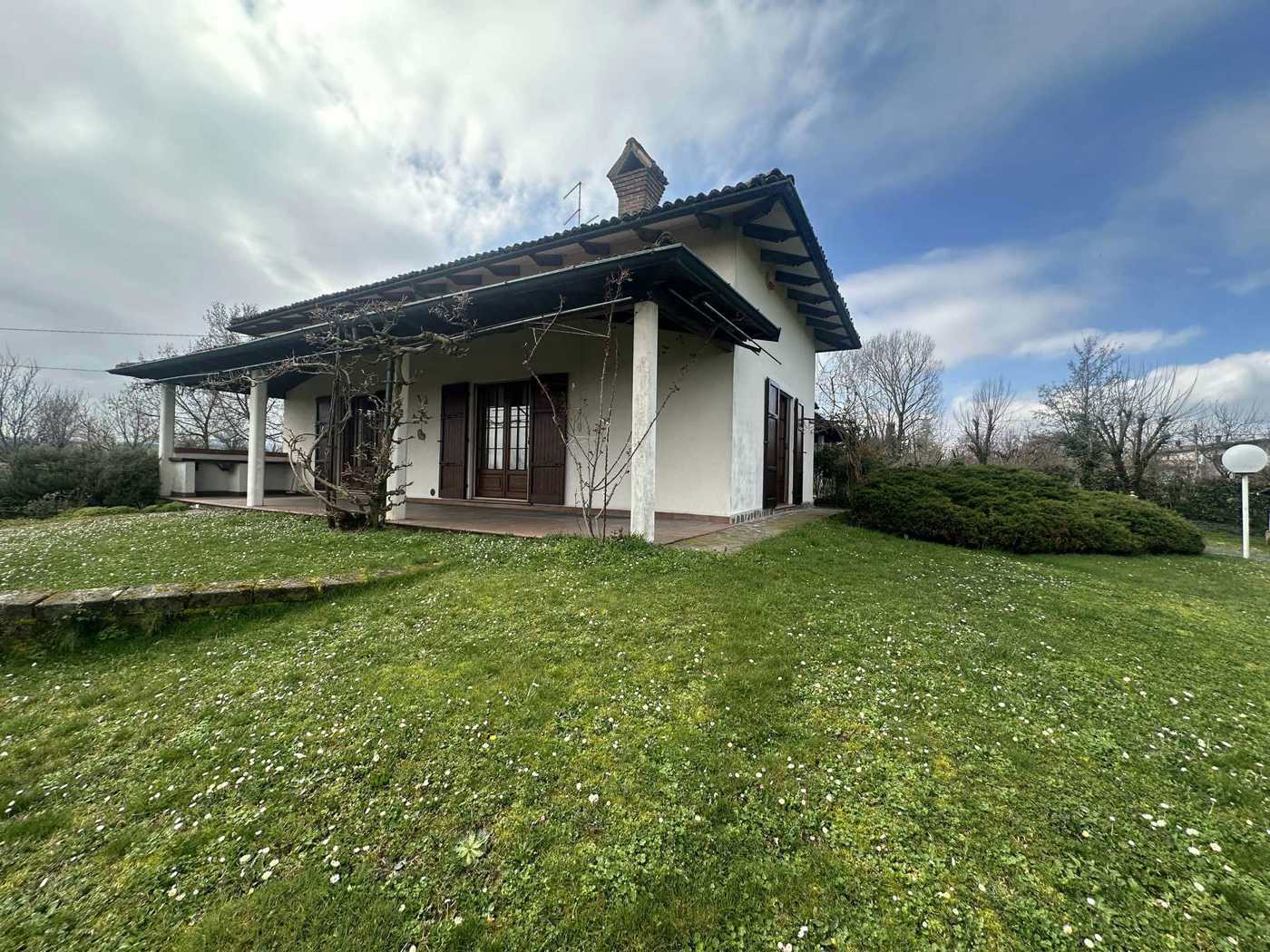 Villa con giardino a Ziano Piacentino