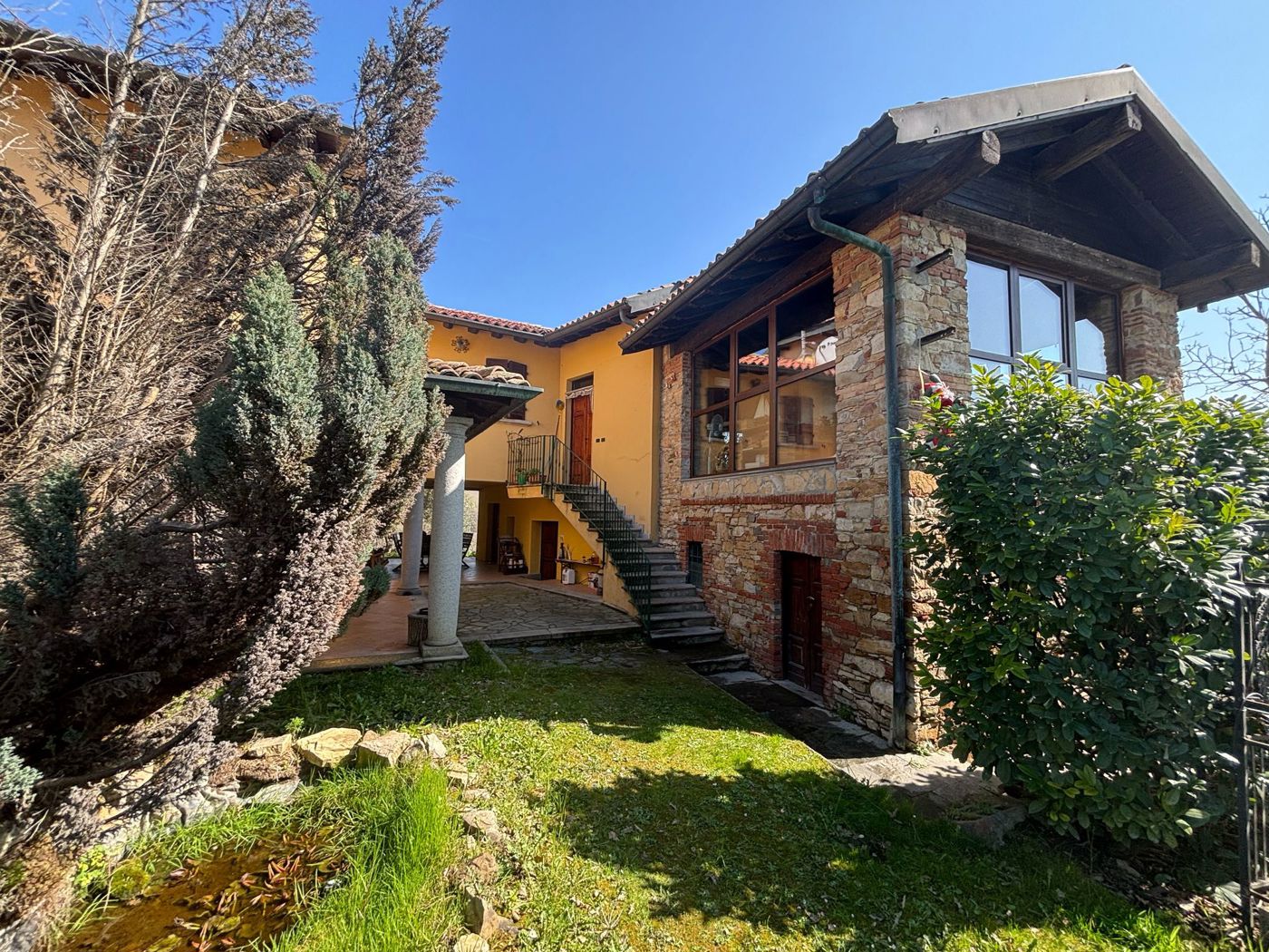 Villa con giardino a Pietra de' Giorgi