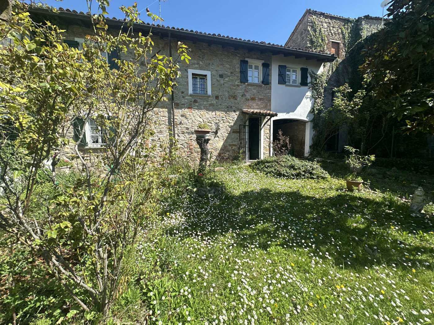 Rustico con giardino a Santa Maria della Versa