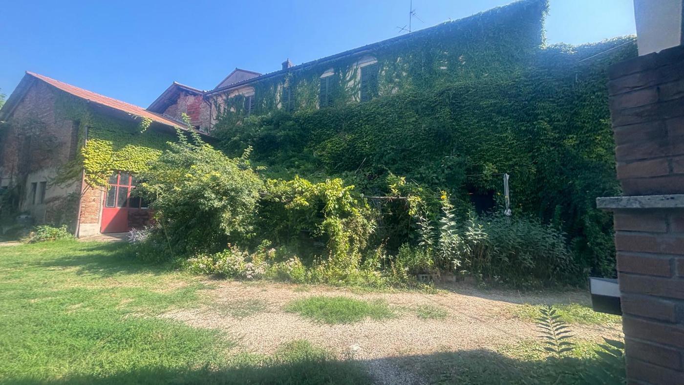 Rustico con giardino a Pietra de' Giorgi