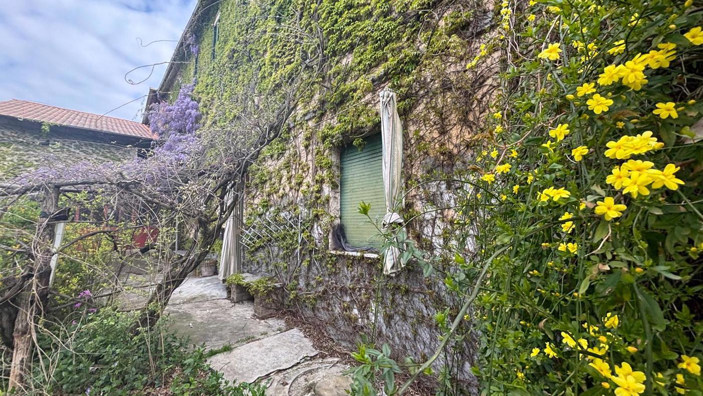 Rustico con giardino a Pietra de' Giorgi