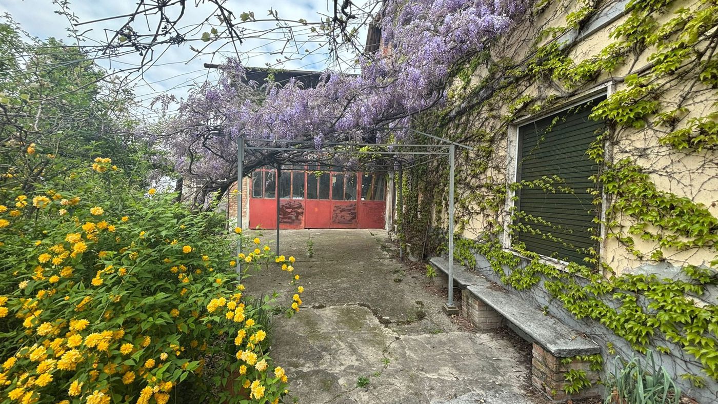 Rustico con giardino a Pietra de' Giorgi