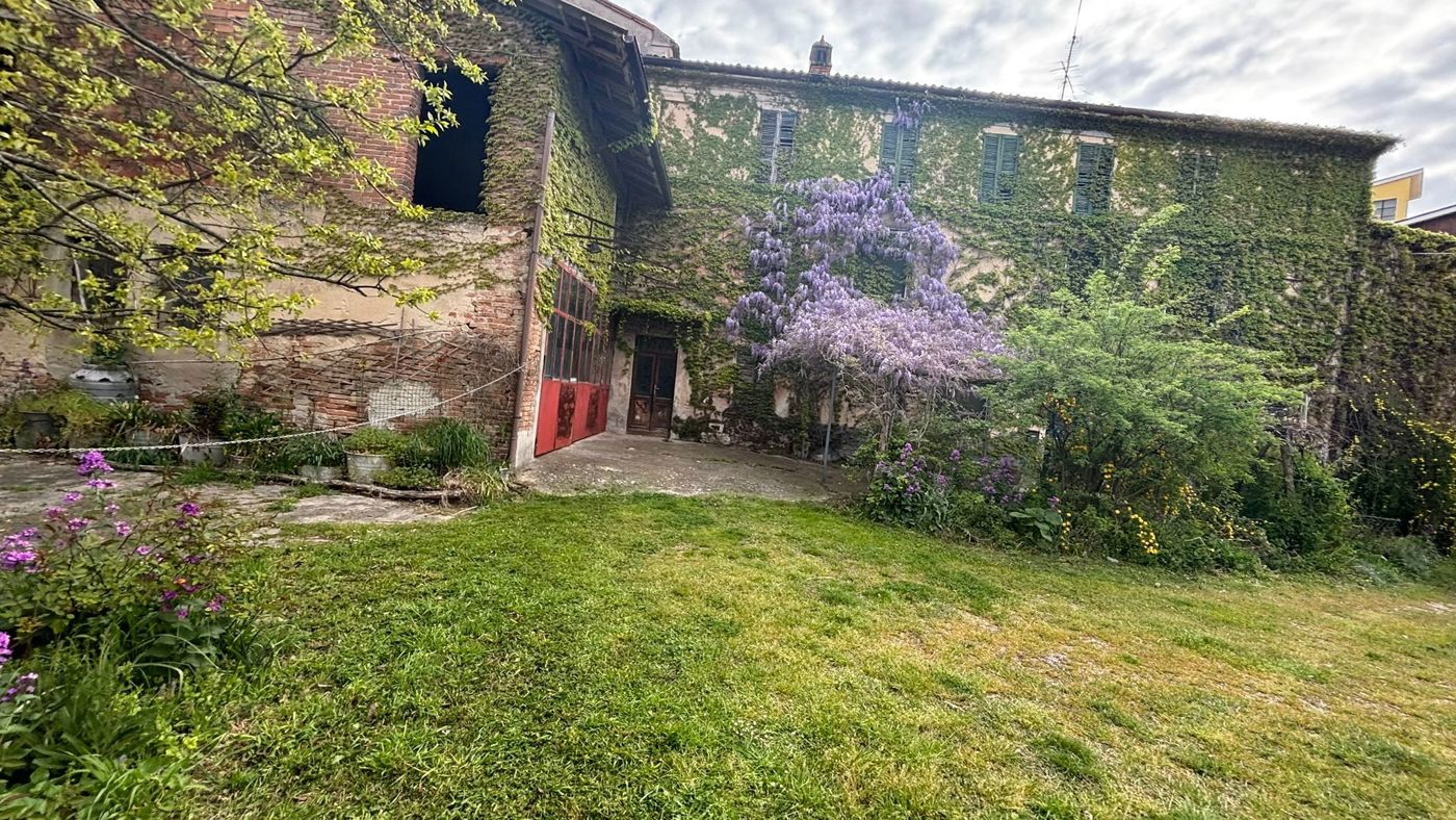 Rustico con giardino a Pietra de' Giorgi