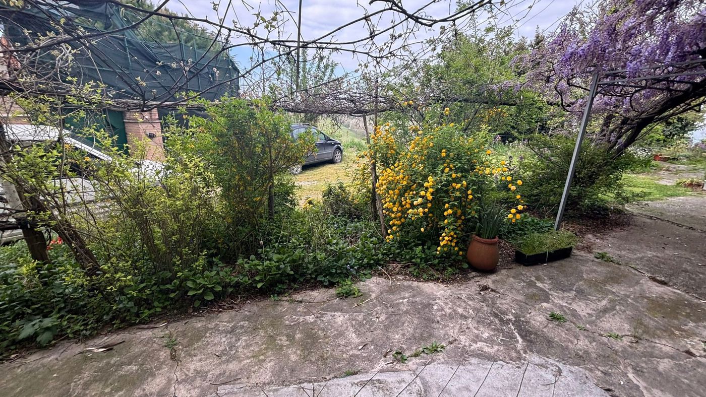 Rustico con giardino a Pietra de' Giorgi