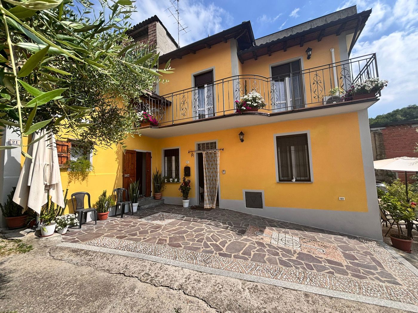 Casa indipendente con giardino a Santa Giuletta