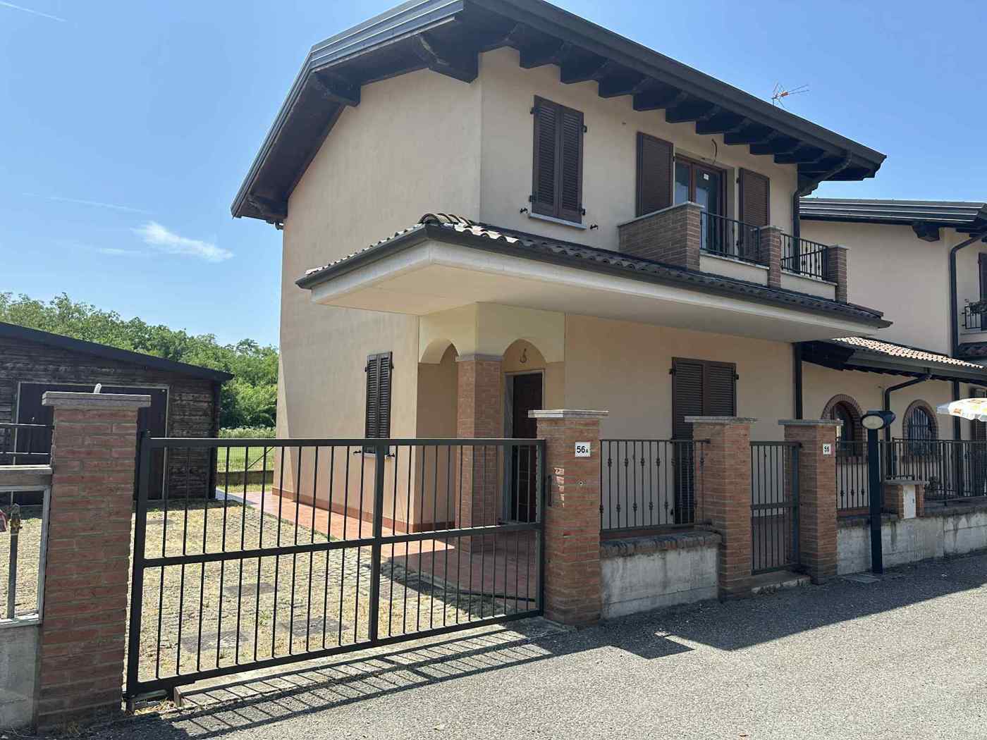 Villa con giardino a Broni