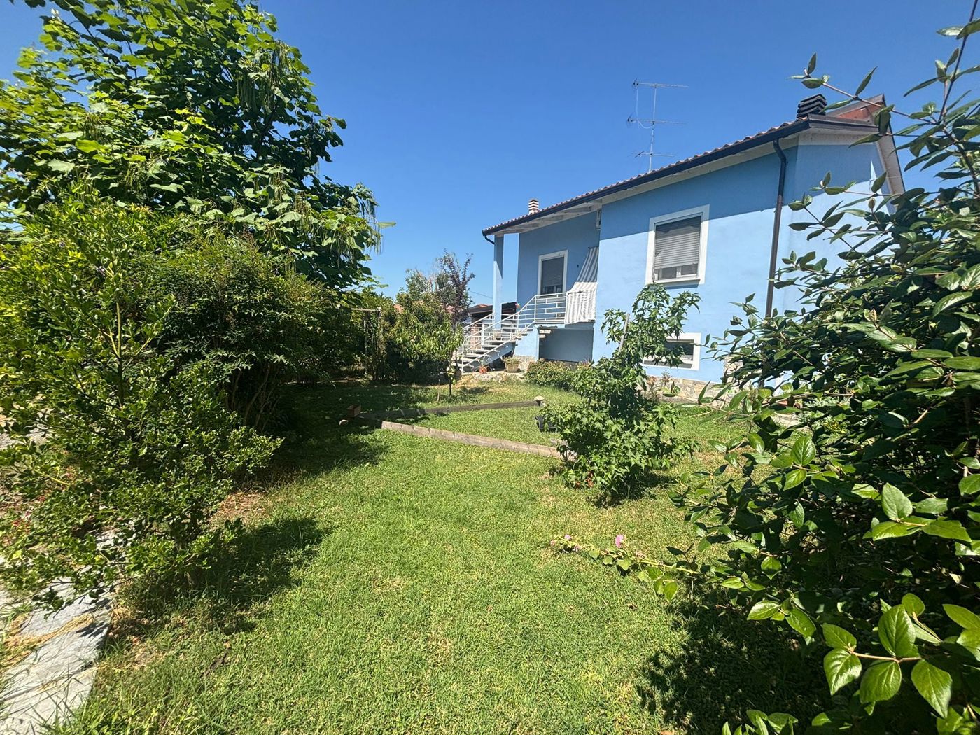Villa con box doppio a Santa Giuletta