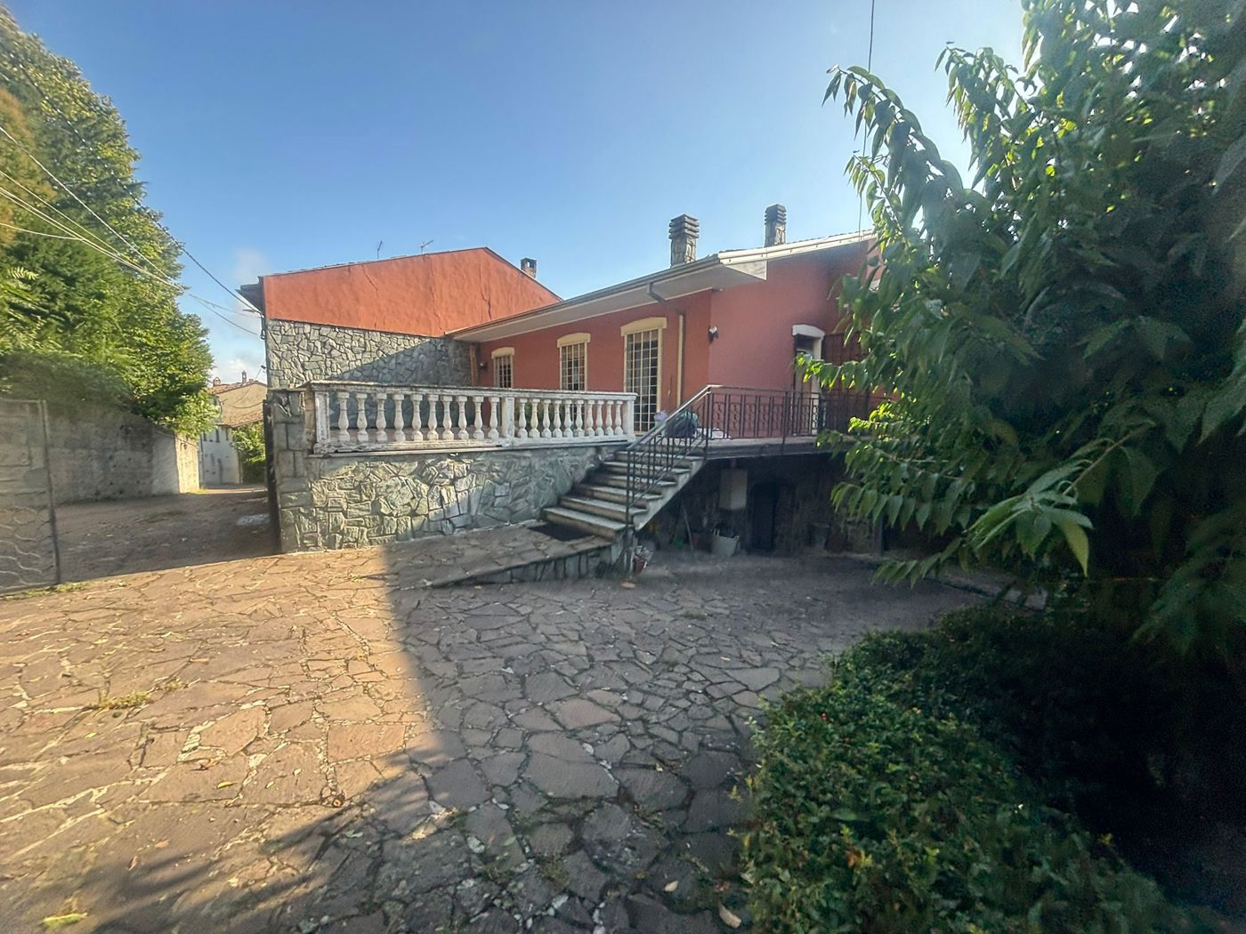 Villa con giardino a San Damiano al Colle