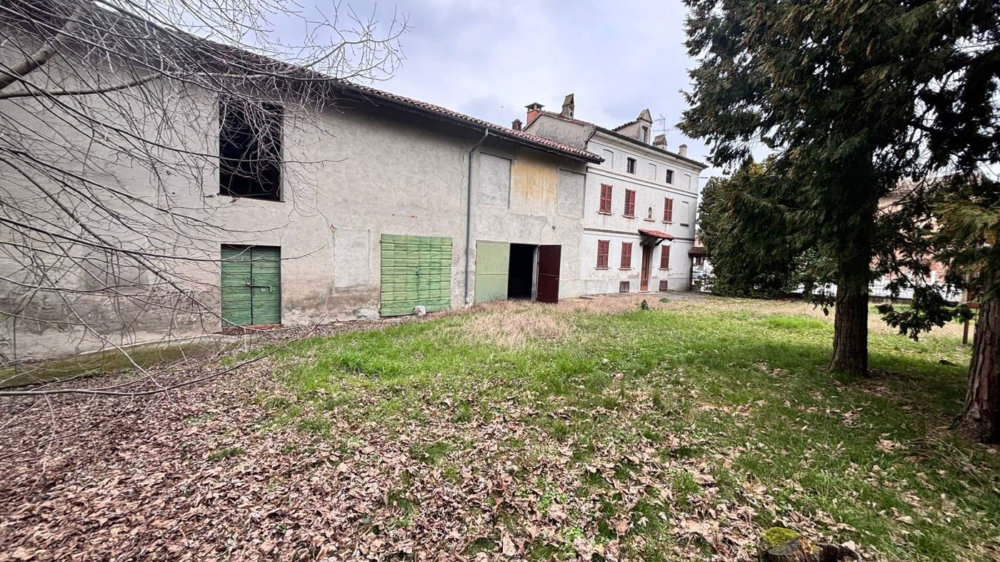 Rustico da ristrutturare a Zenevredo