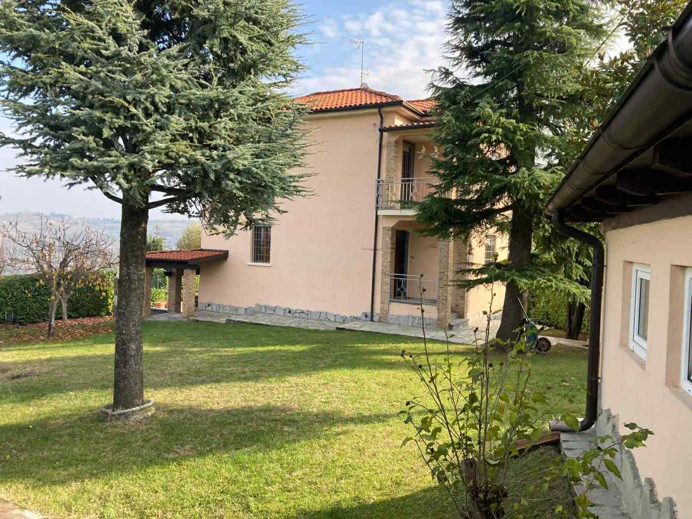 Casa indipendente con giardino a Castana