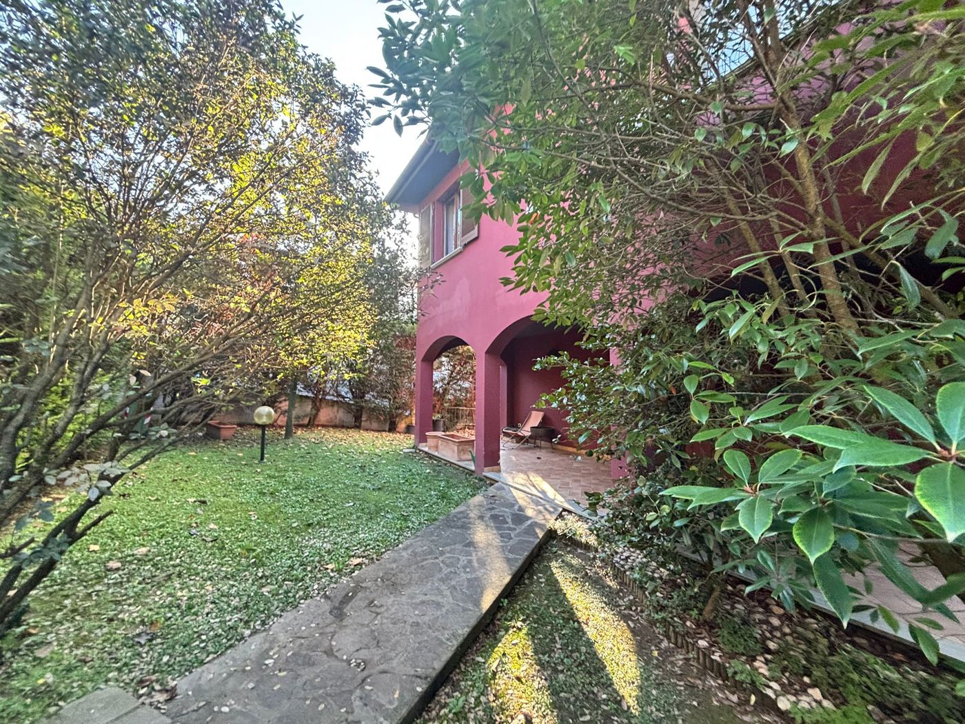 Villa con giardino a Canneto Pavese