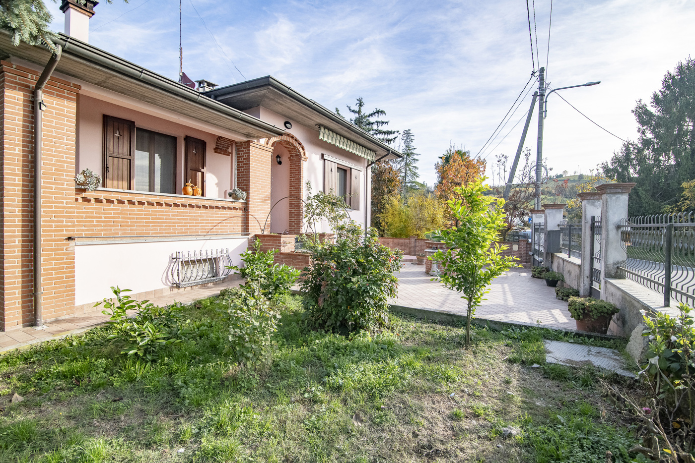 Villa con giardino a Castana