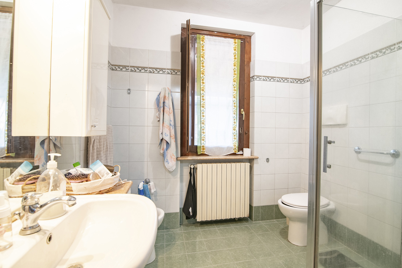 Villa con giardino a Castana