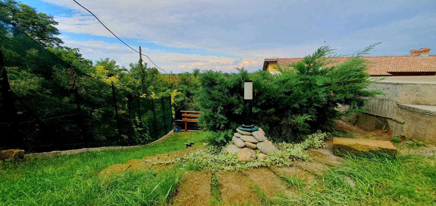 Villa Bifamiliare con giardino a Stradella
