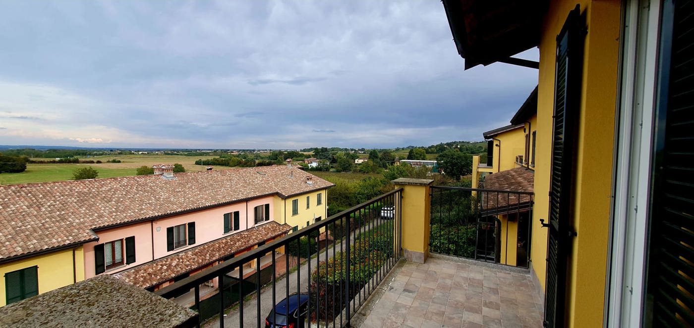 Villa Bifamiliare con giardino a Stradella