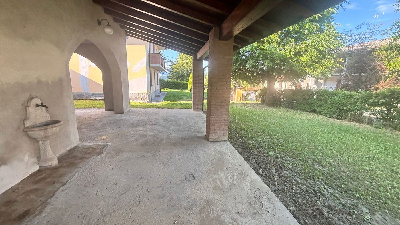 Casa indipendente con giardino a Colli Verdi