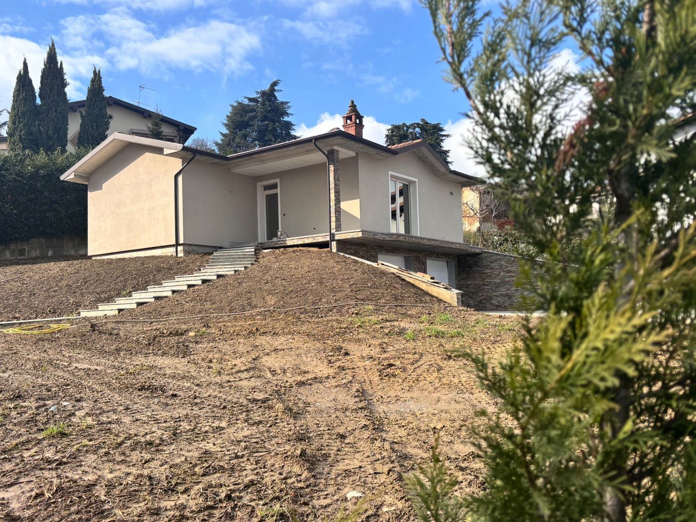 Villa con giardino a Stradella