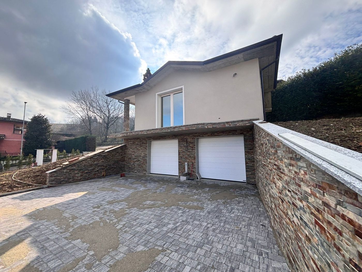 Villa con giardino a Stradella