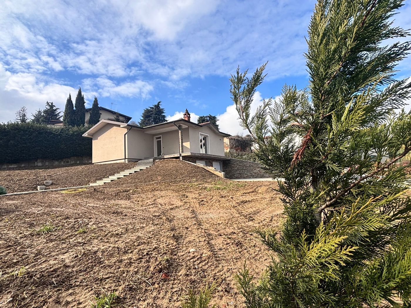 Villa con giardino a Stradella