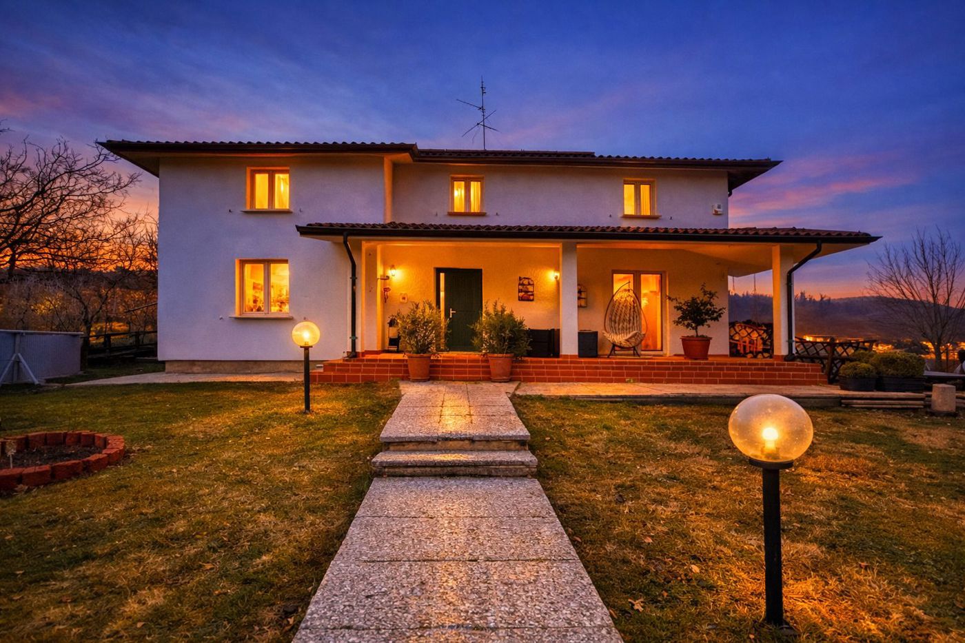 Villa con giardino a Montescano