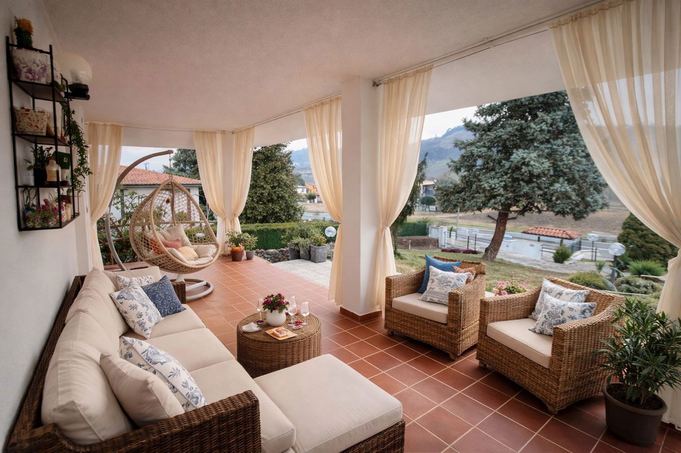 Villa con giardino a Montescano