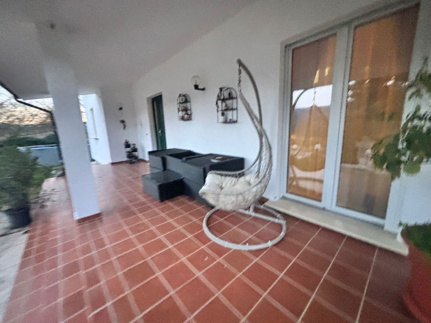 Villa con giardino a Montescano