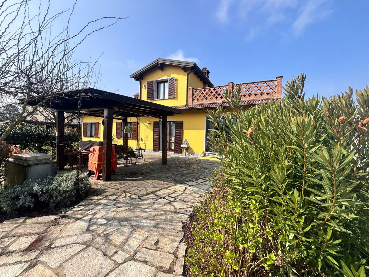 Villa con giardino a Stradella