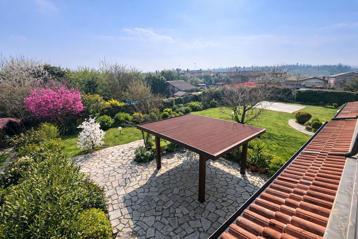 Villa con giardino a Stradella